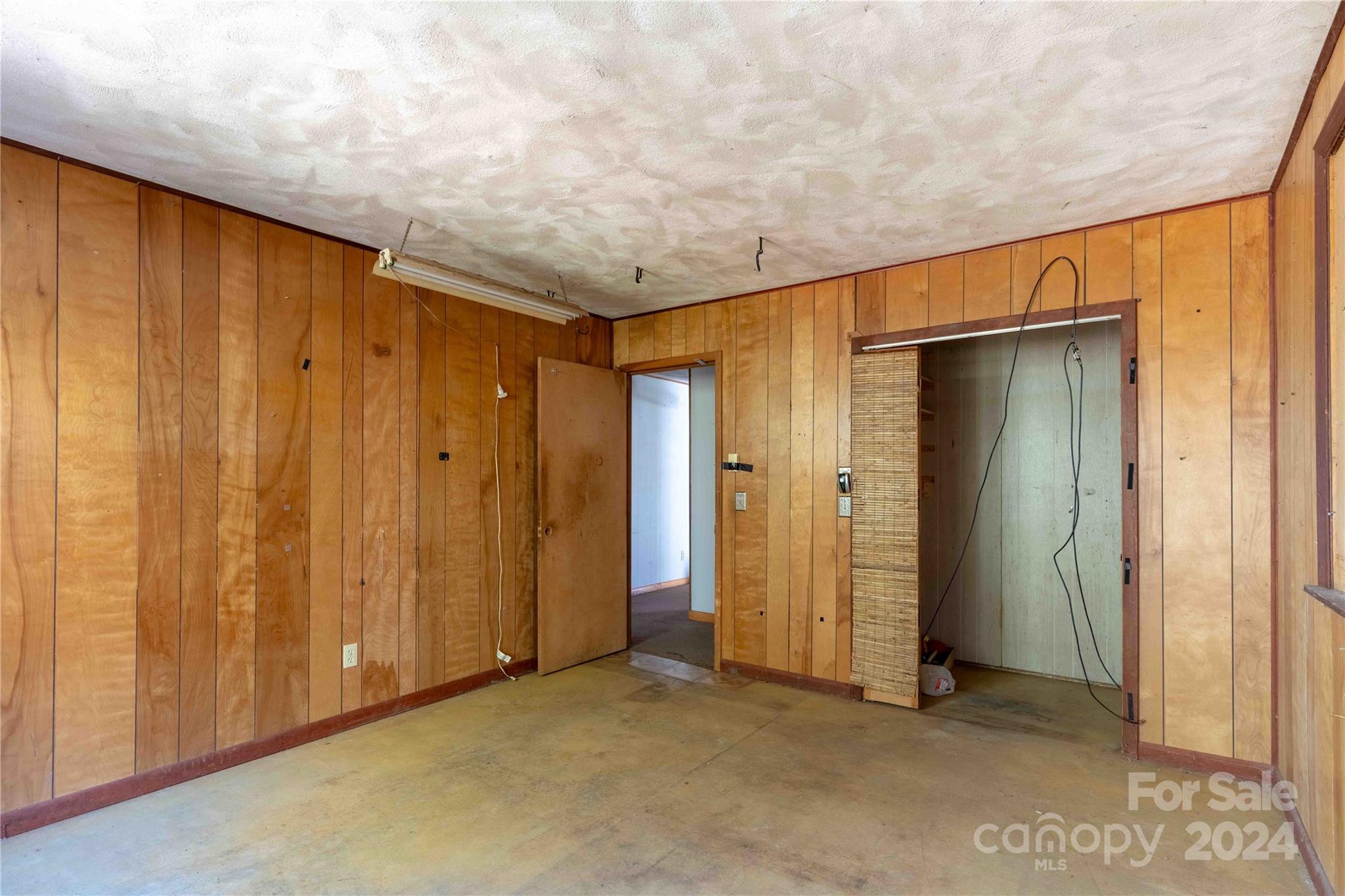 214 Laycock Road Hendersonville, NC 28792 - Photo 16 of 27 Gallery Image 16