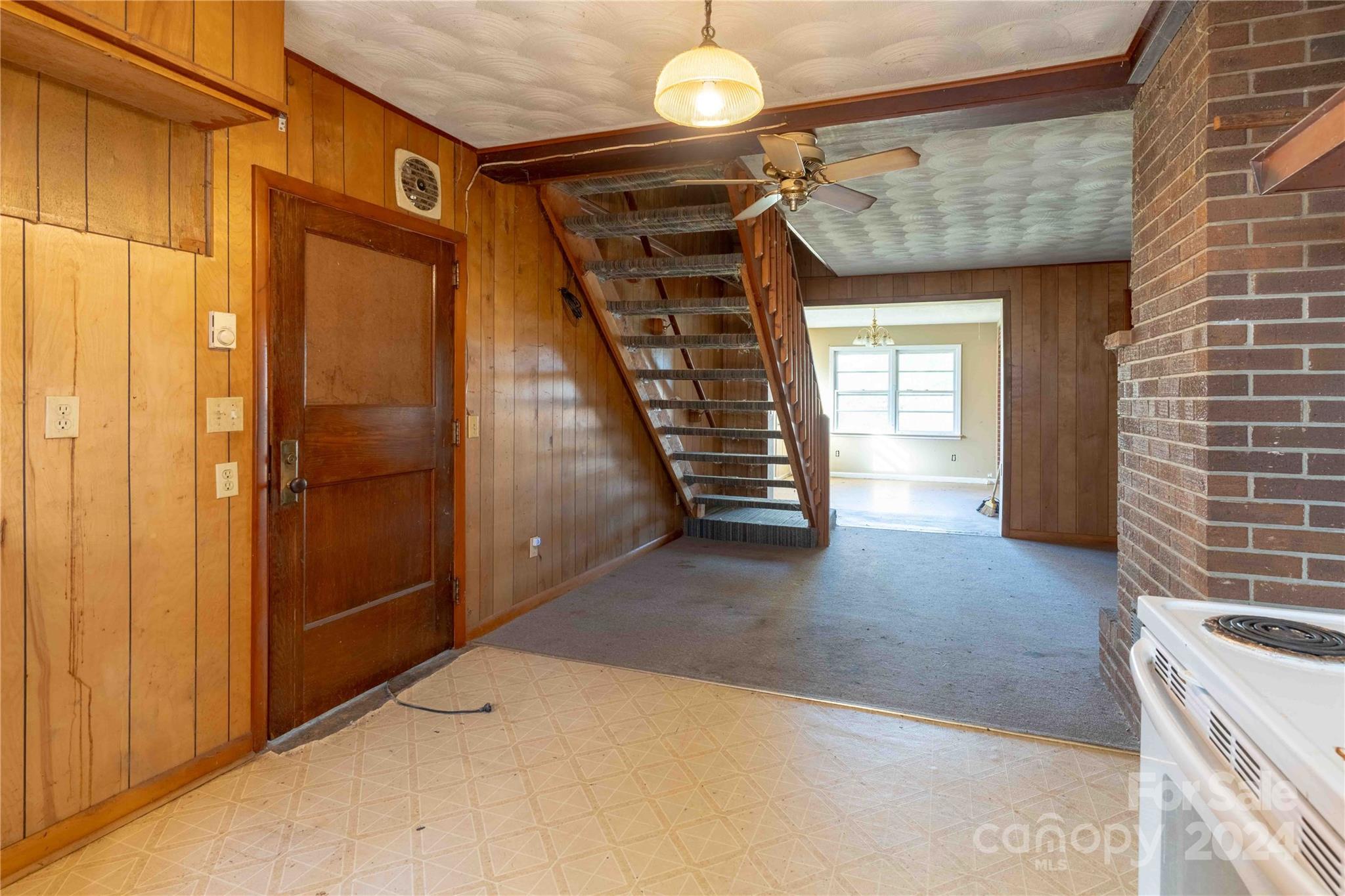 214 Laycock Road Hendersonville, NC 28792 - Photo 25 of 27 Gallery Image 25