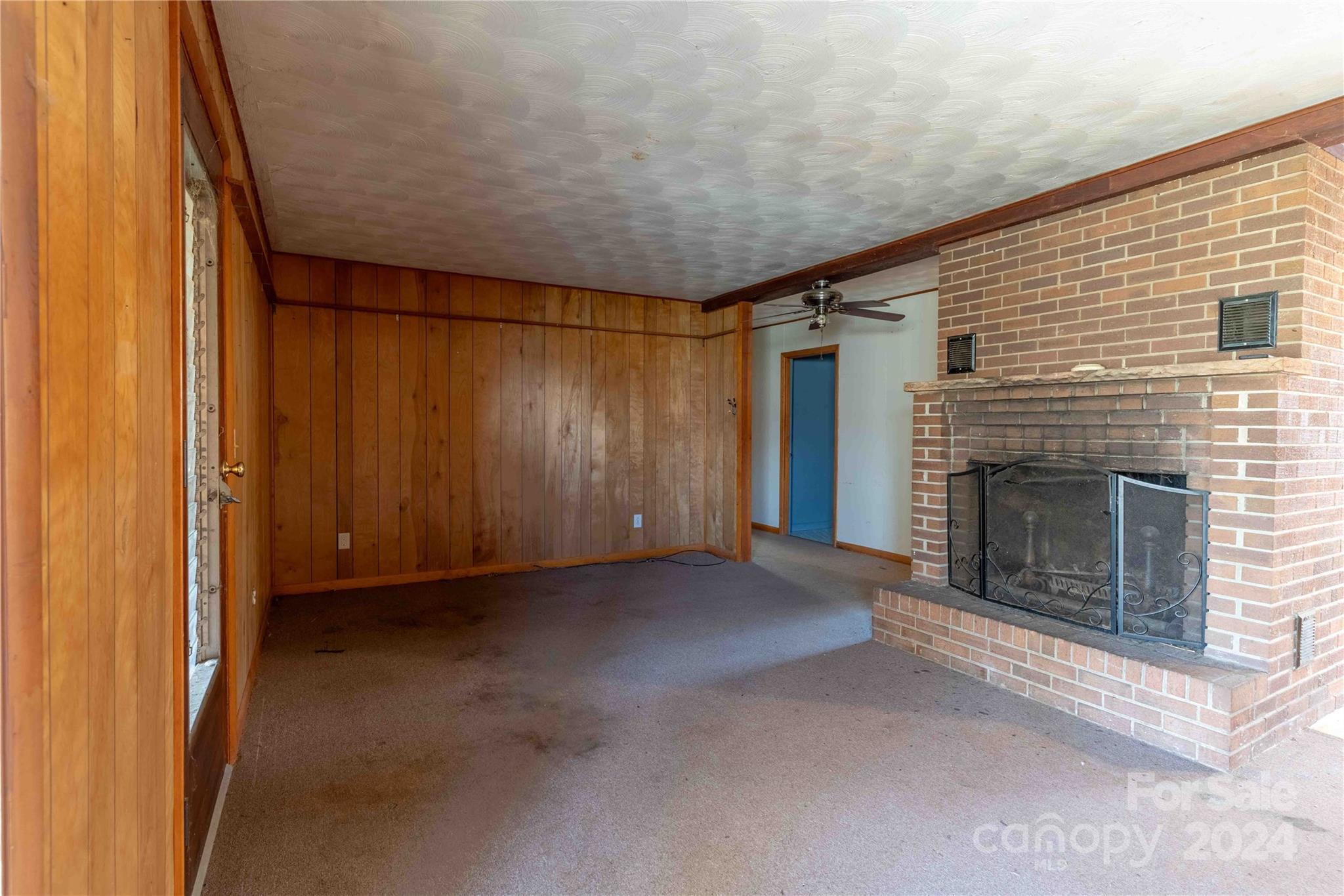 214 Laycock Road Hendersonville, NC 28792 - Photo 5 of 27 Gallery Image 5