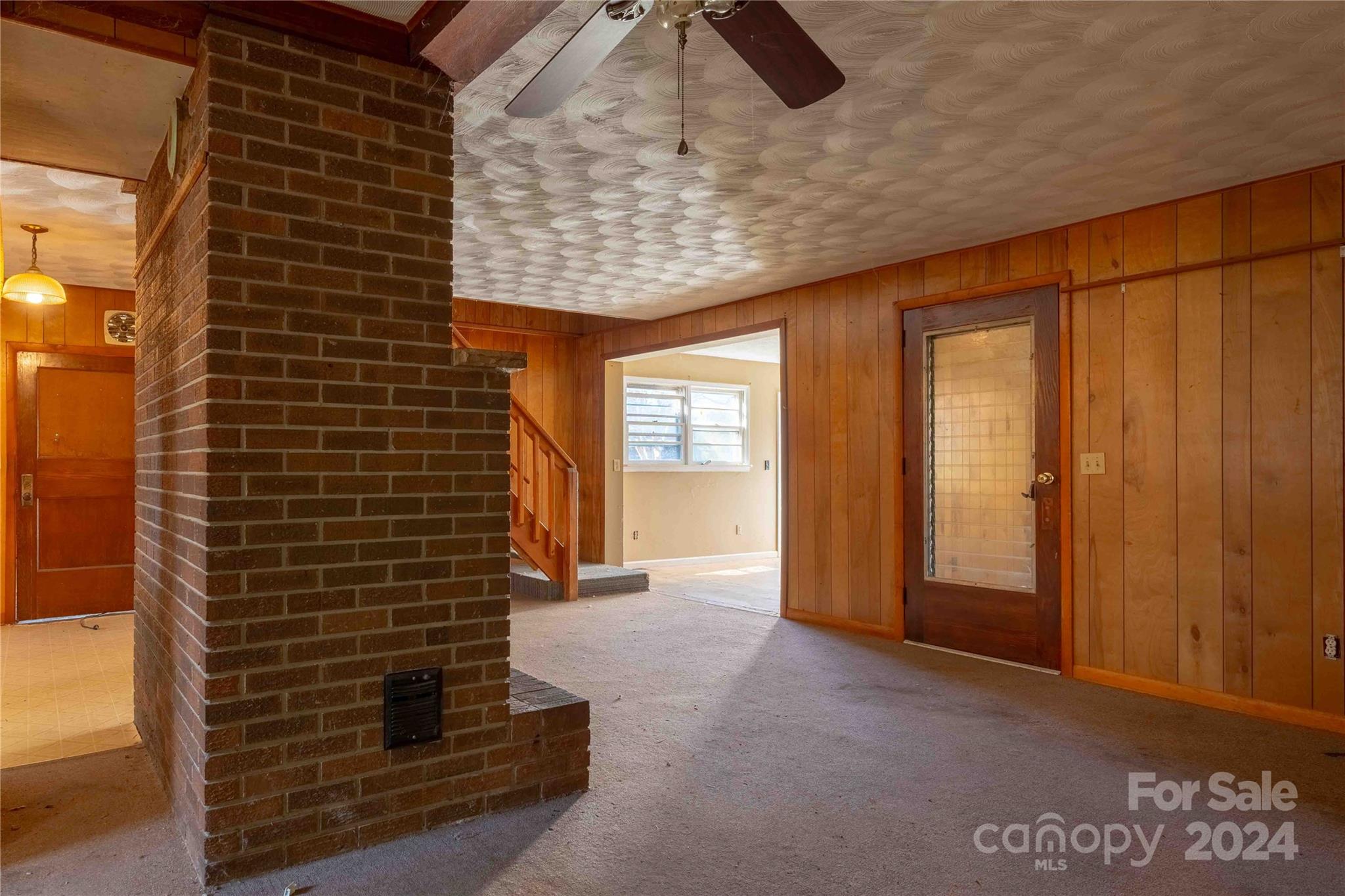 214 Laycock Road Hendersonville, NC 28792 - Photo 6 of 27 Gallery Image 6