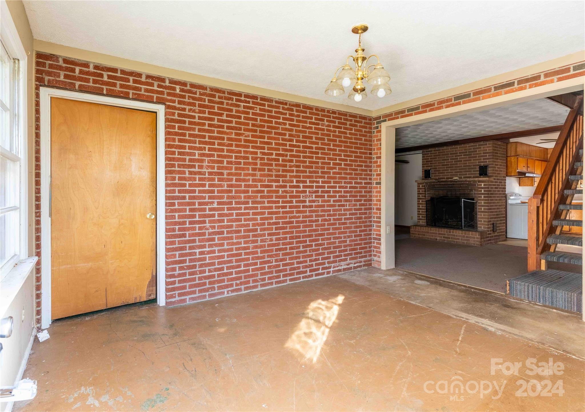 214 Laycock Road Hendersonville, NC 28792 - Photo 7 of 27 Gallery Image 7