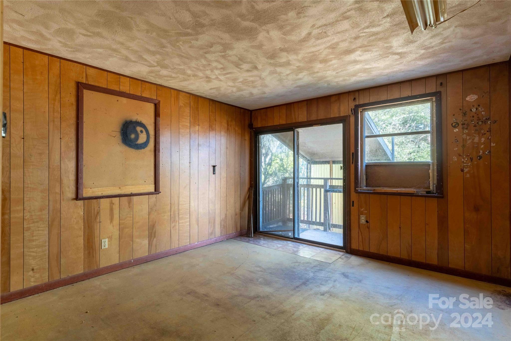 214 Laycock Road Hendersonville, NC 28792 - Photo 9 of 27 Gallery Image 9