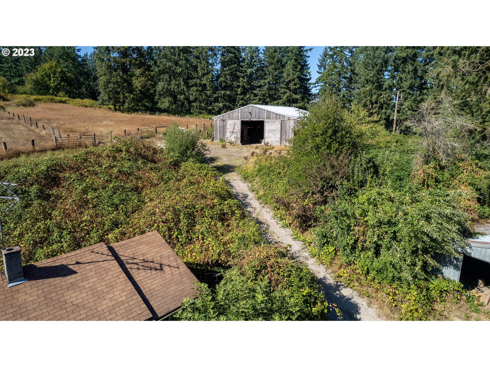 16913 South Hattan Road Oregon City, OR 97045 - Photo 13 of 44 a black and white photo of a house