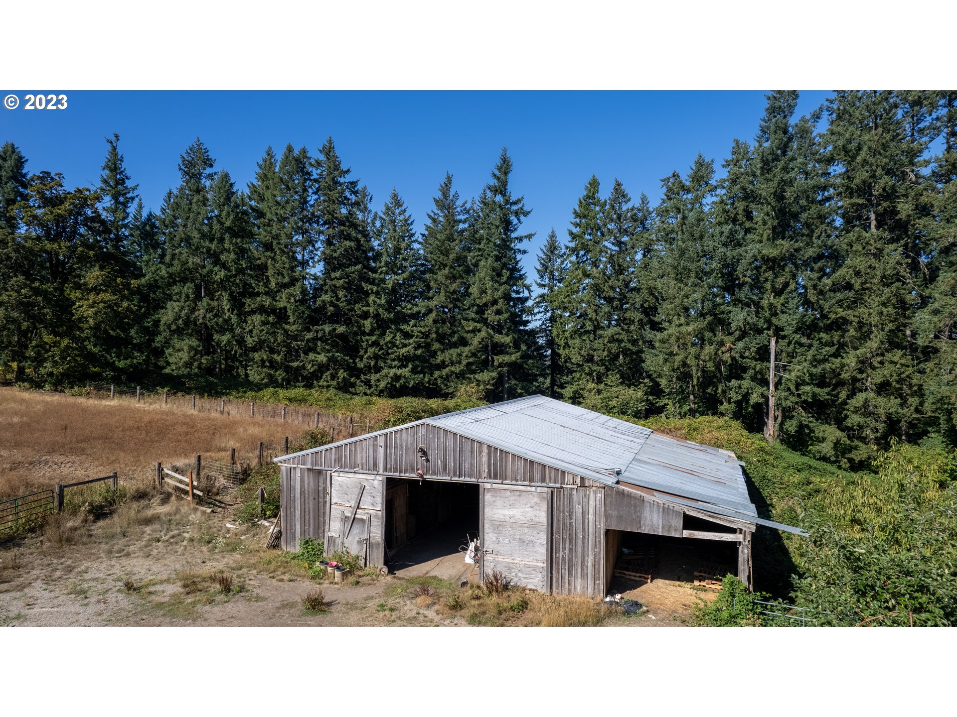 16913 South Hattan Road Oregon City, OR 97045 - Photo 14 of 44 a terrace with a outdoor space