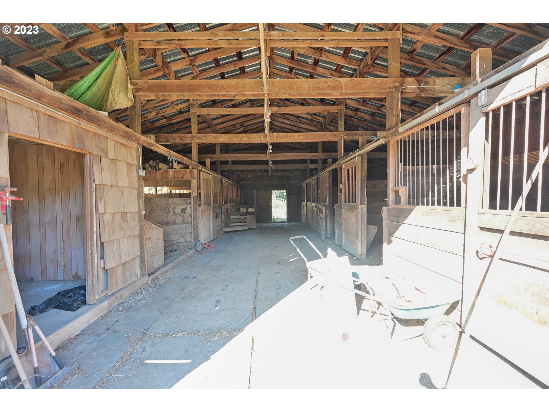 16913 South Hattan Road Oregon City, OR 97045 - Photo 18 of 44 a view of a patio with a table and chairs
