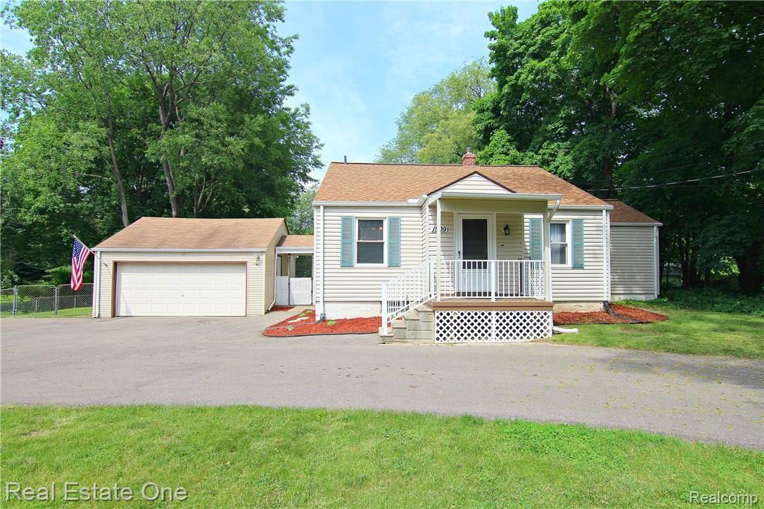1509 Merry Road Waterford, MI 48328 - Photo 1 of 23 Welcome to 1509 Merry Rd.