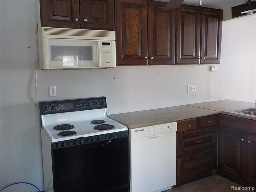 6274 South Reed Road Durand, MI 48429 - Photo 7 of 19 DSCN1624.JPG