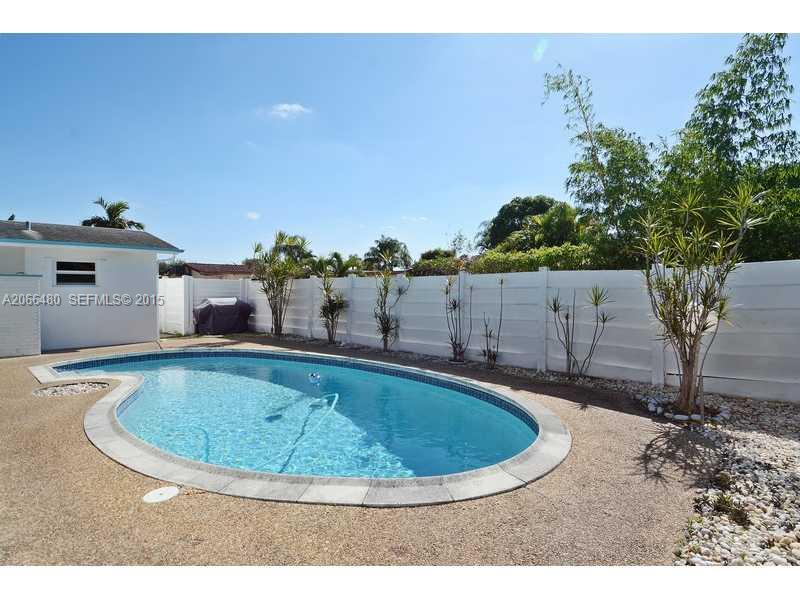 5010 West Park Road Hollywood, FL 33021 - Photo 15 of 16 a view of a swimming pool with a yard
