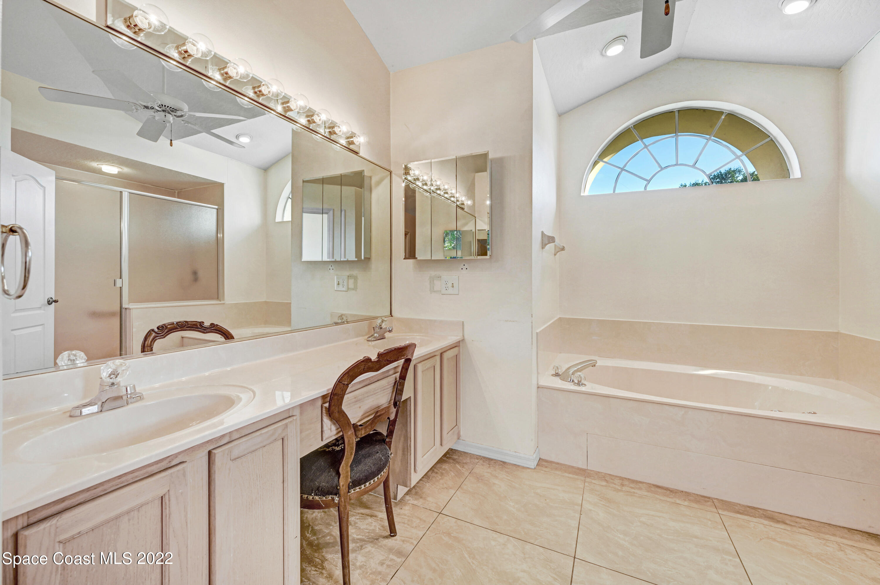 1924 Glen Meadows Circle Melbourne, FL 32935 - Photo 16 of 27 a bathroom with a tub a sink and a mirror