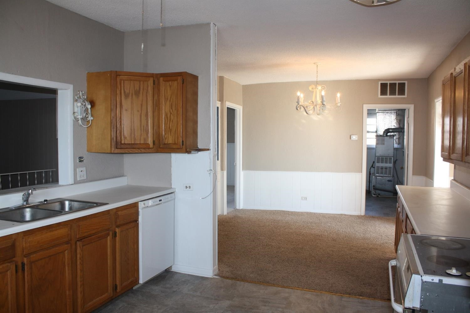 306 West 34th Plainview, TX 79072 - Photo 12 of 36 a bathroom with a sink and a mirror