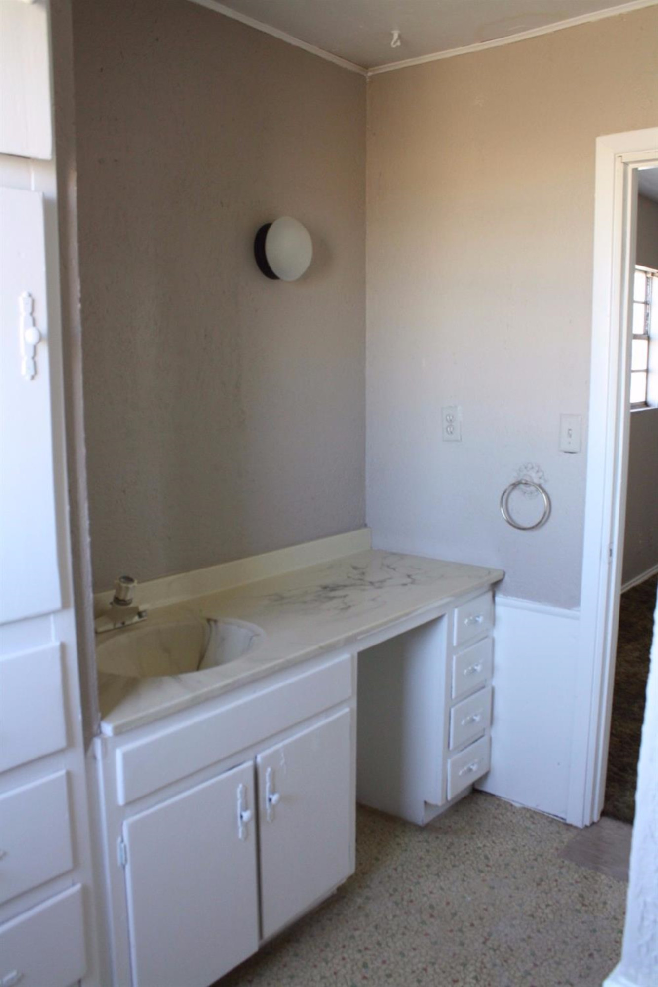 306 West 34th Plainview, TX 79072 - Photo 33 of 36 a room with cabinets