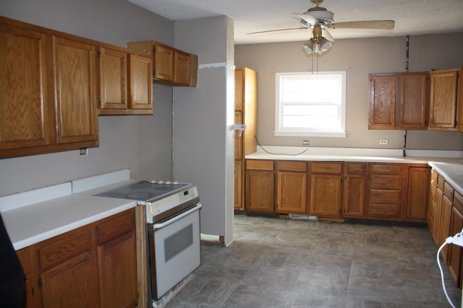 306 West 34th Plainview, TX 79072 - Photo 8 of 36 a kitchen that has a sink and a stove in it