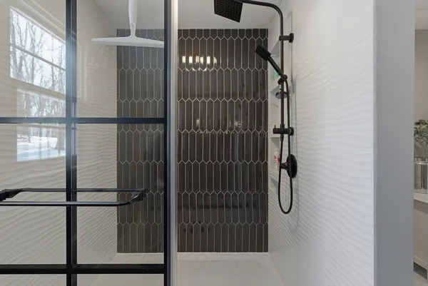 a view of entryway with shower