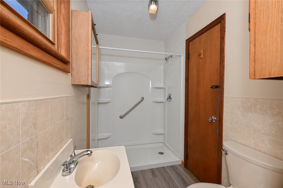 3079 Stroup Road Atwater, OH 44201 - Photo 22 of 40 Welcome to 3079 Stroup Rd, Atwater, OH 44201-9105 - Another view of the main bathroom.