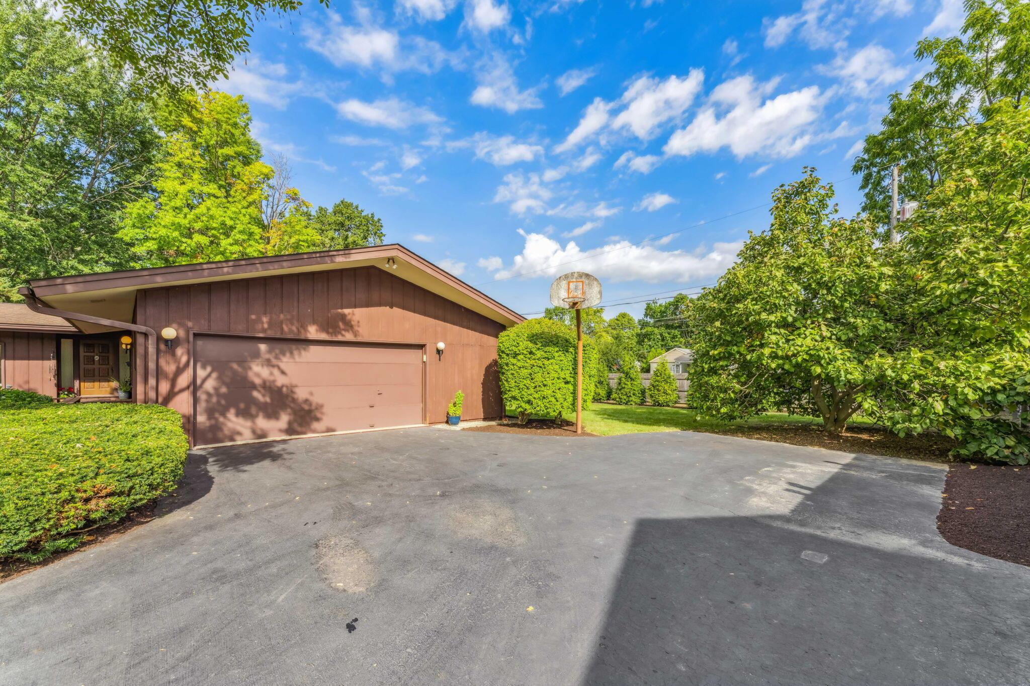 2474 Buckley Road Columbus, OH 43220 - Photo 57 of 73 2 Car Garage