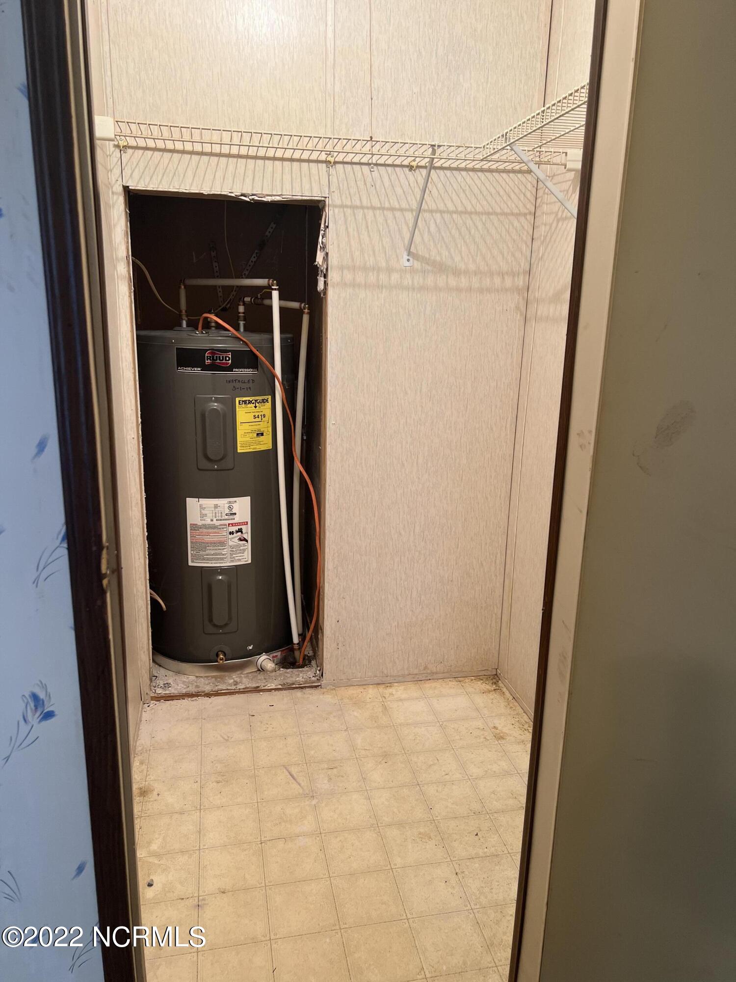 985 Simpson Ditch Road Elizabeth City, NC 27909 - Photo 11 of 26 Primary walk in closet