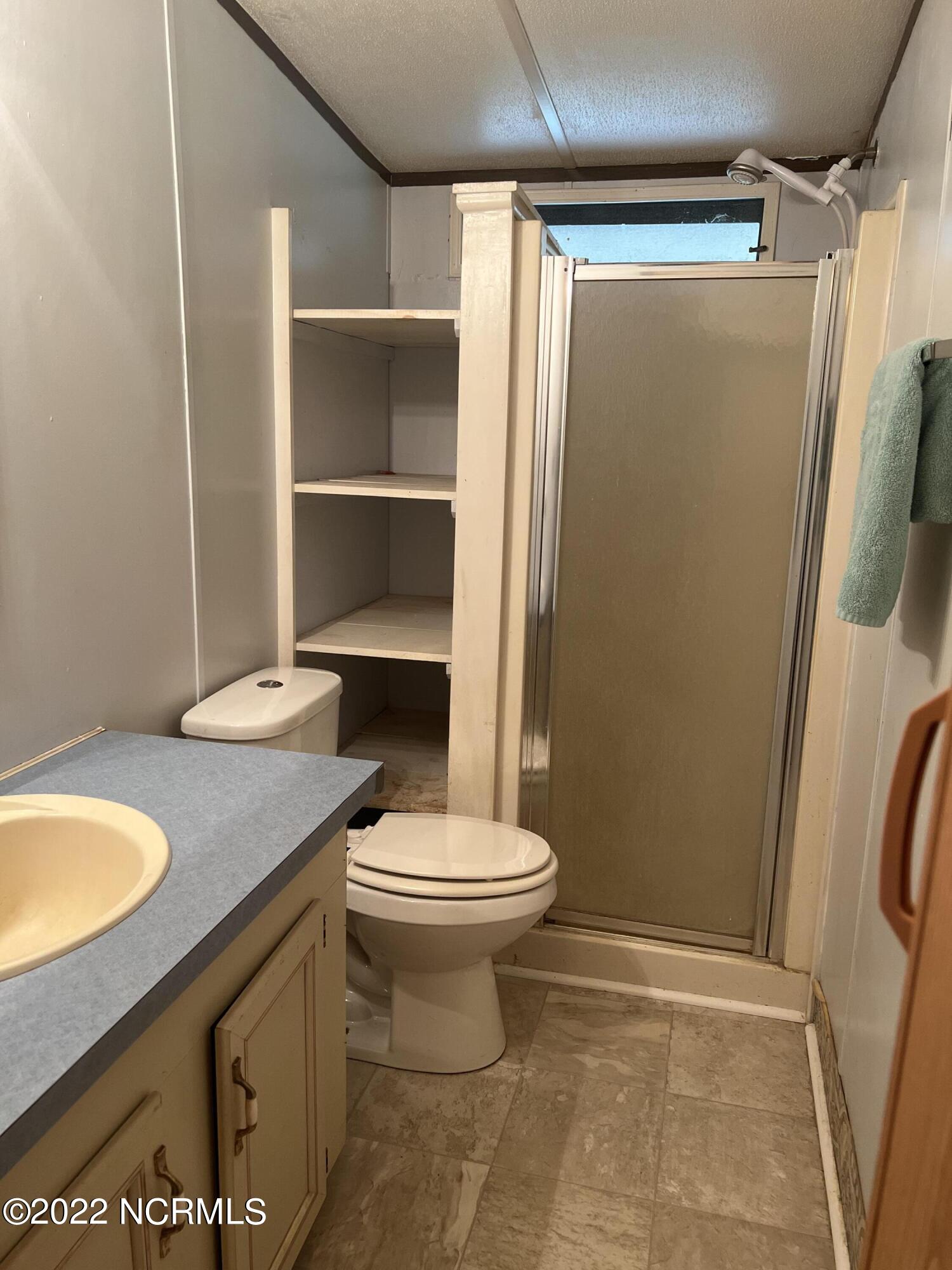 985 Simpson Ditch Road Elizabeth City, NC 27909 - Photo 15 of 26 Hall bath