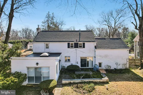 a view of house with yard