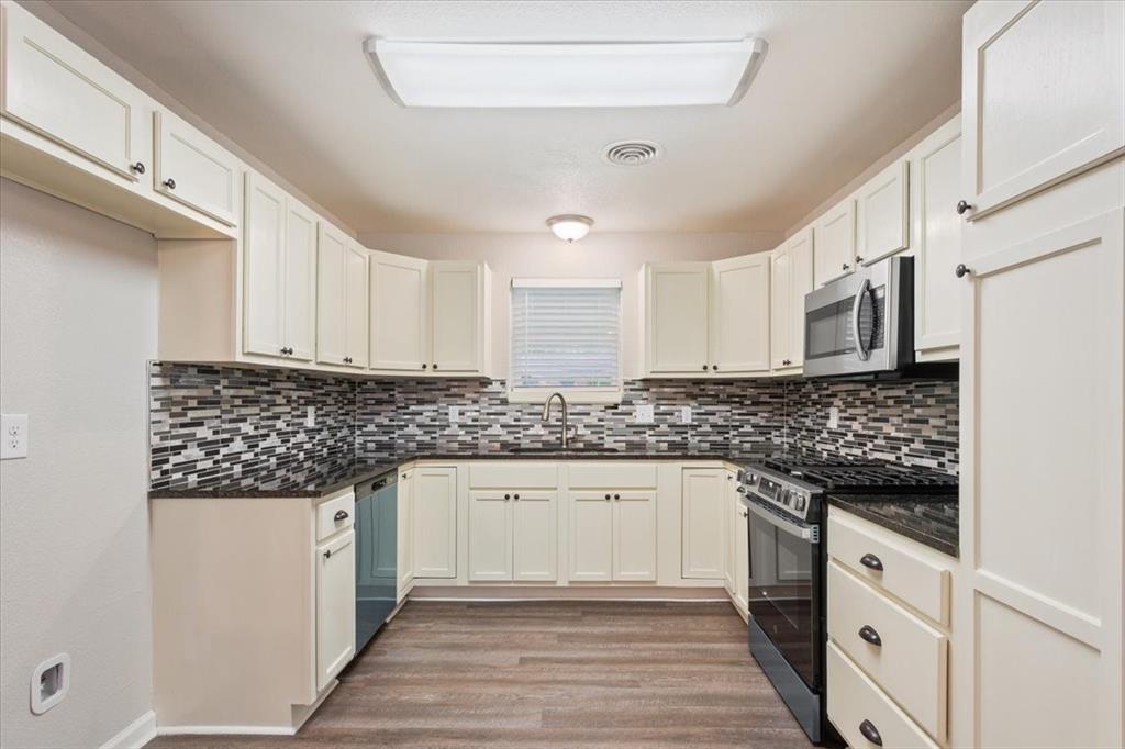 2025 Lenamon Street Waco, TX 76710 - Photo 10 of 24