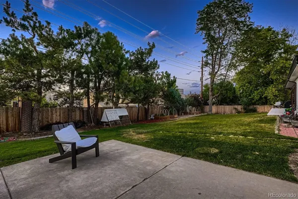 a living room with patio furniture and a yard