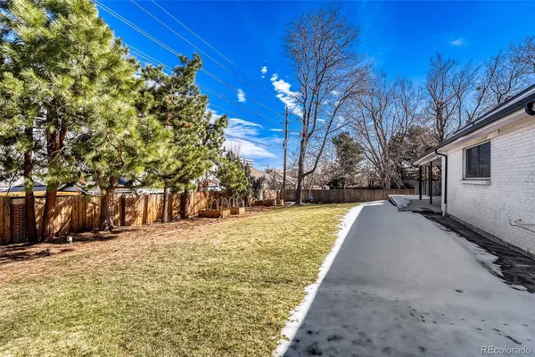 a view of a house with a backyard
