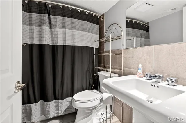 $350,000 | 16 Midland Avenue, Maryland Heights, MO 63043