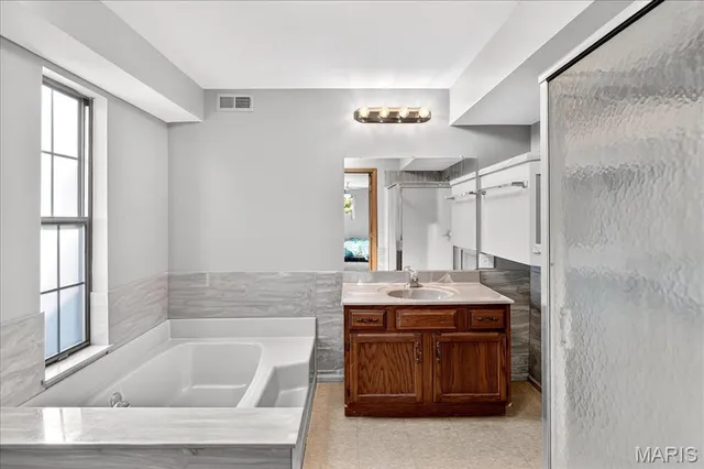 $350,000 | 16 Midland Avenue, Maryland Heights, MO 63043