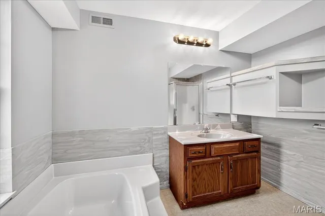 $350,000 | 16 Midland Avenue, Maryland Heights, MO 63043