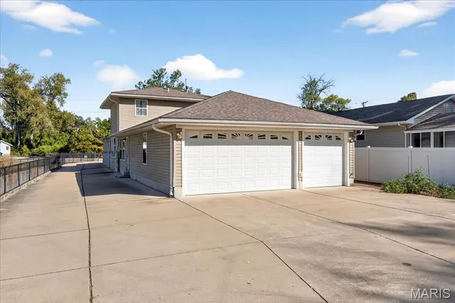 $350,000 | 16 Midland Avenue, Maryland Heights, MO 63043