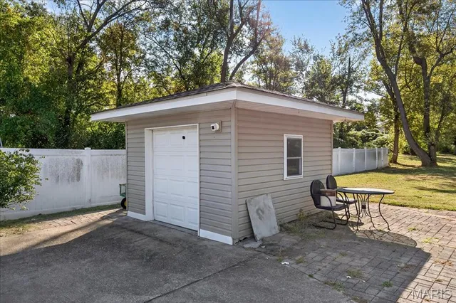 $350,000 | 16 Midland Avenue, Maryland Heights, MO 63043