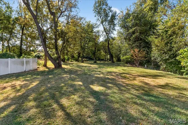 $350,000 | 16 Midland Avenue, Maryland Heights, MO 63043