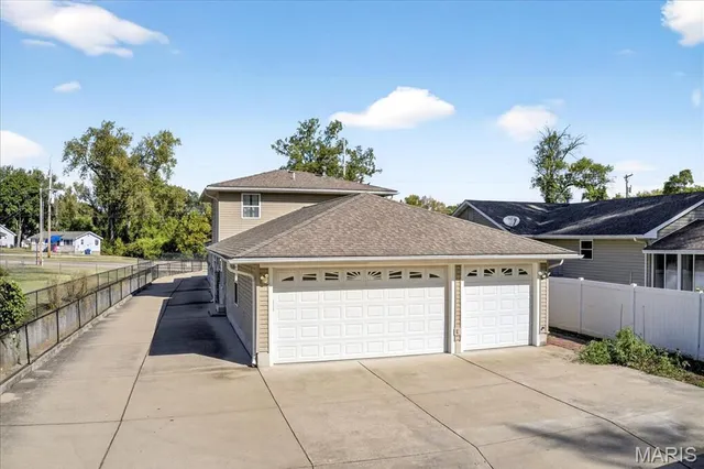 $350,000 | 16 Midland Avenue, Maryland Heights, MO 63043