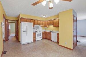 5648 Spring Hill Road Grove City, OH 43123 - Photo 10 of 40 Kitchen