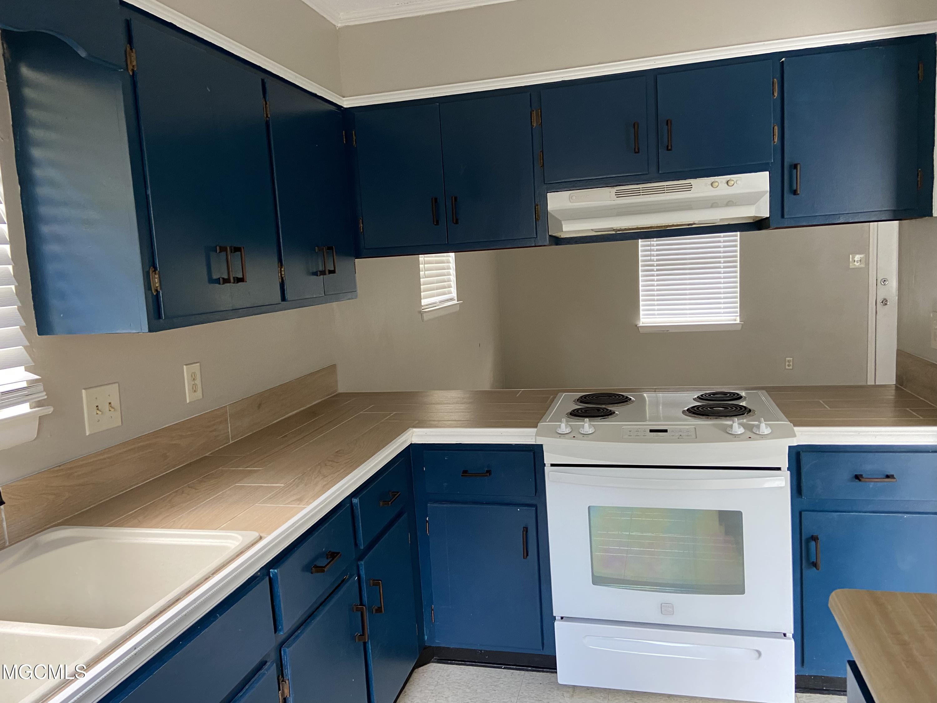 1812 Springridge Road Gautier, MS 39553 - Photo 3 of 11 342428FC-6CE4-47BC-A477-0B2667584FB7