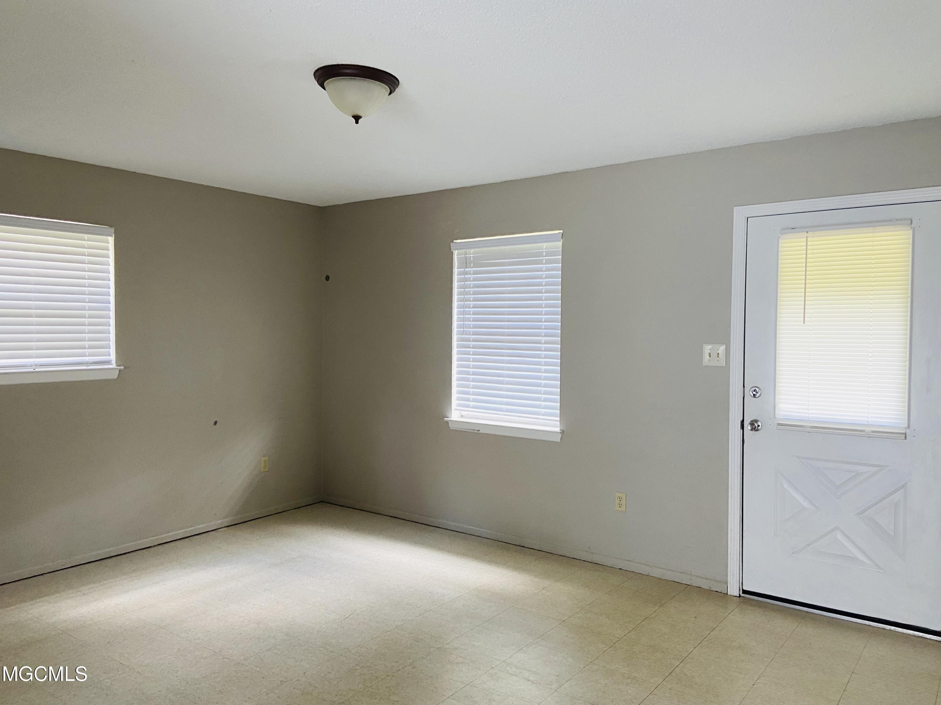 1812 Springridge Road Gautier, MS 39553 - Photo 4 of 11 290D677E-C6A5-4D27-ABFD-74FBA4810625