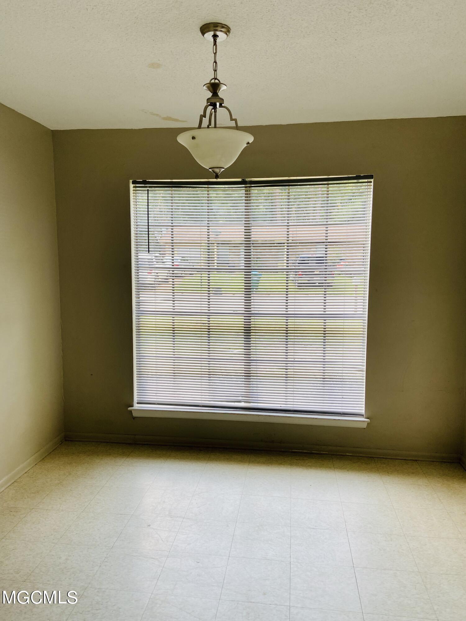 1812 Springridge Road Gautier, MS 39553 - Photo 5 of 11 6D8C1F8B-40D5-4754-BD5E-5EBF624137F9