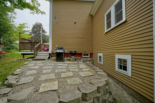 $600,000 | 57 Main Street, Newfields, NH 03856