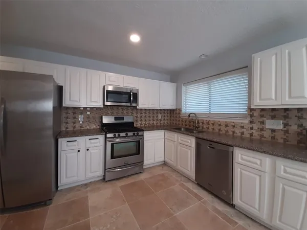 $2,395 | 8 Fawnchase Court, The Woodlands, TX 77381