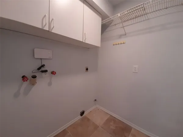 $2,395 | 8 Fawnchase Court, The Woodlands, TX 77381