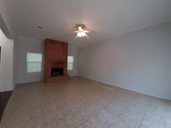 $2,395 | 8 Fawnchase Court, The Woodlands, TX 77381