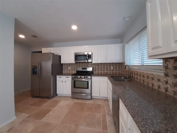 $2,395 | 8 Fawnchase Court, The Woodlands, TX 77381