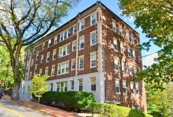 $2,700 | 86 Buckingham Street, Unit 3, Cambridge, MA 02138
