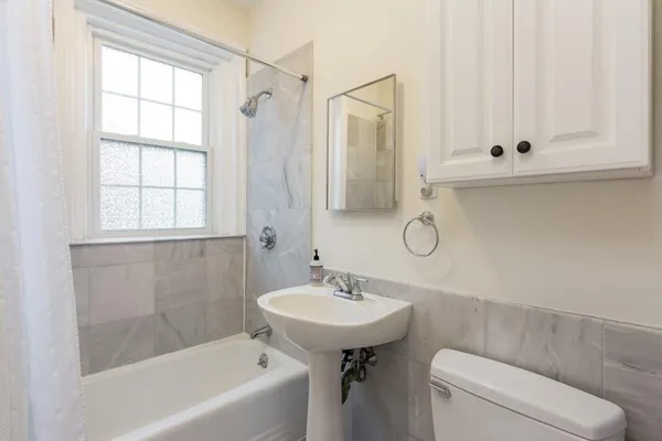 $2,700 | 86 Buckingham Street, Unit 3, Cambridge, MA 02138