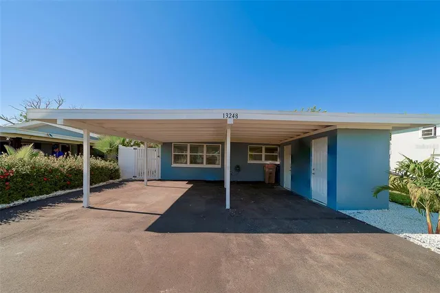 a picture of a black and white wall