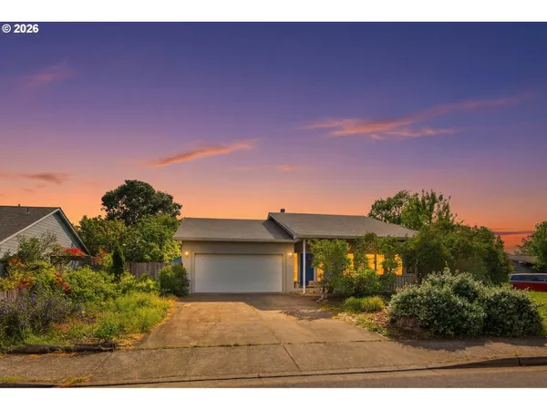 $424,900 | 730 North 9th Street, Harrisburg, OR 97446