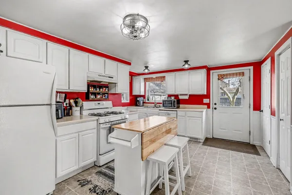 $299,900 | 238 West Main Street, Milan, MI 48160