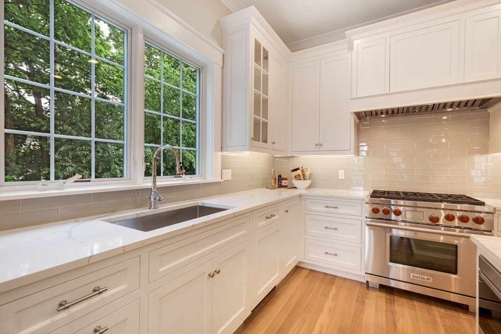 40 Voss Terrace Newton, MA 02459 - Photo 3 of 35