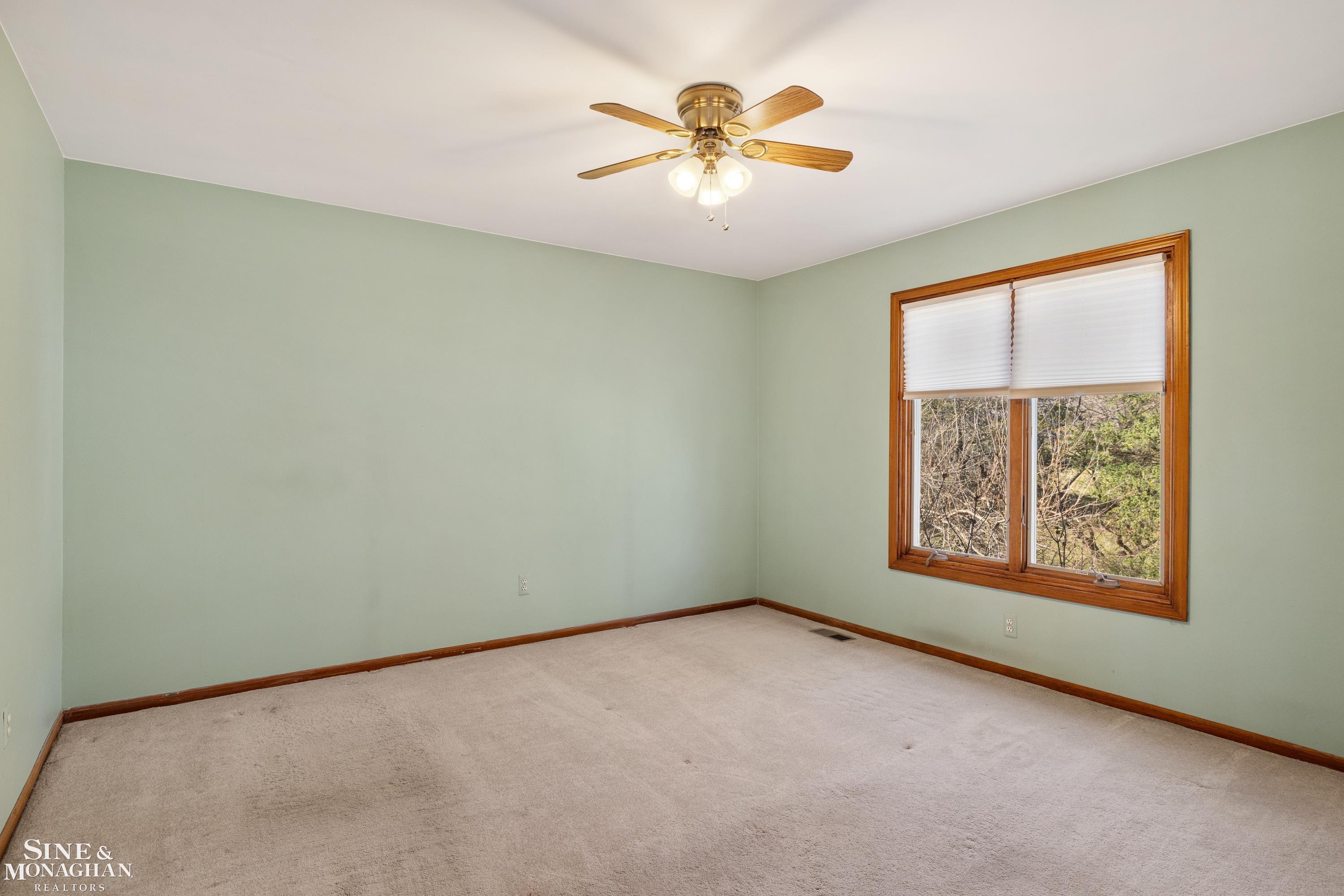 610 Deerfield Court Rochester, MI 48309 - Photo 26 of 55 50169343-9d281fcc-17fd-4bbe-94a1-c67b8488d723.JPG