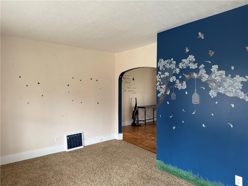 2007 Delaware Avenue New Castle, PA 16105 - Photo 2 of 10 a view of a interior of the house