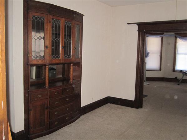 35 Lenox Street Springfield, MA 01108 - Photo 6 of 24 a view of an entryway